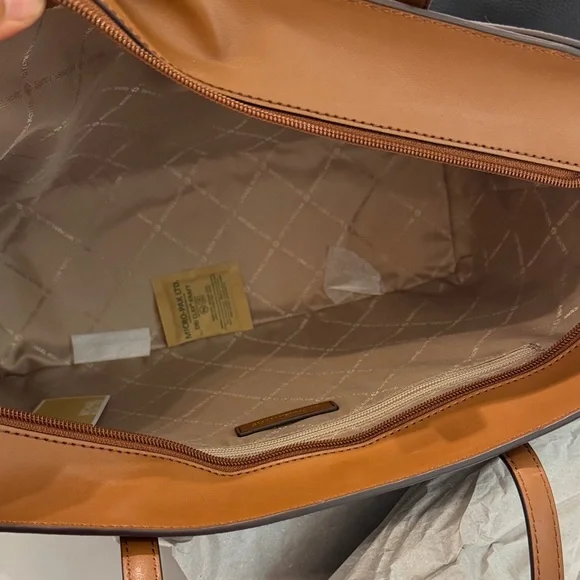 Michael Kors Arden Signature  Brown Star Tote - Picture 5 of 7